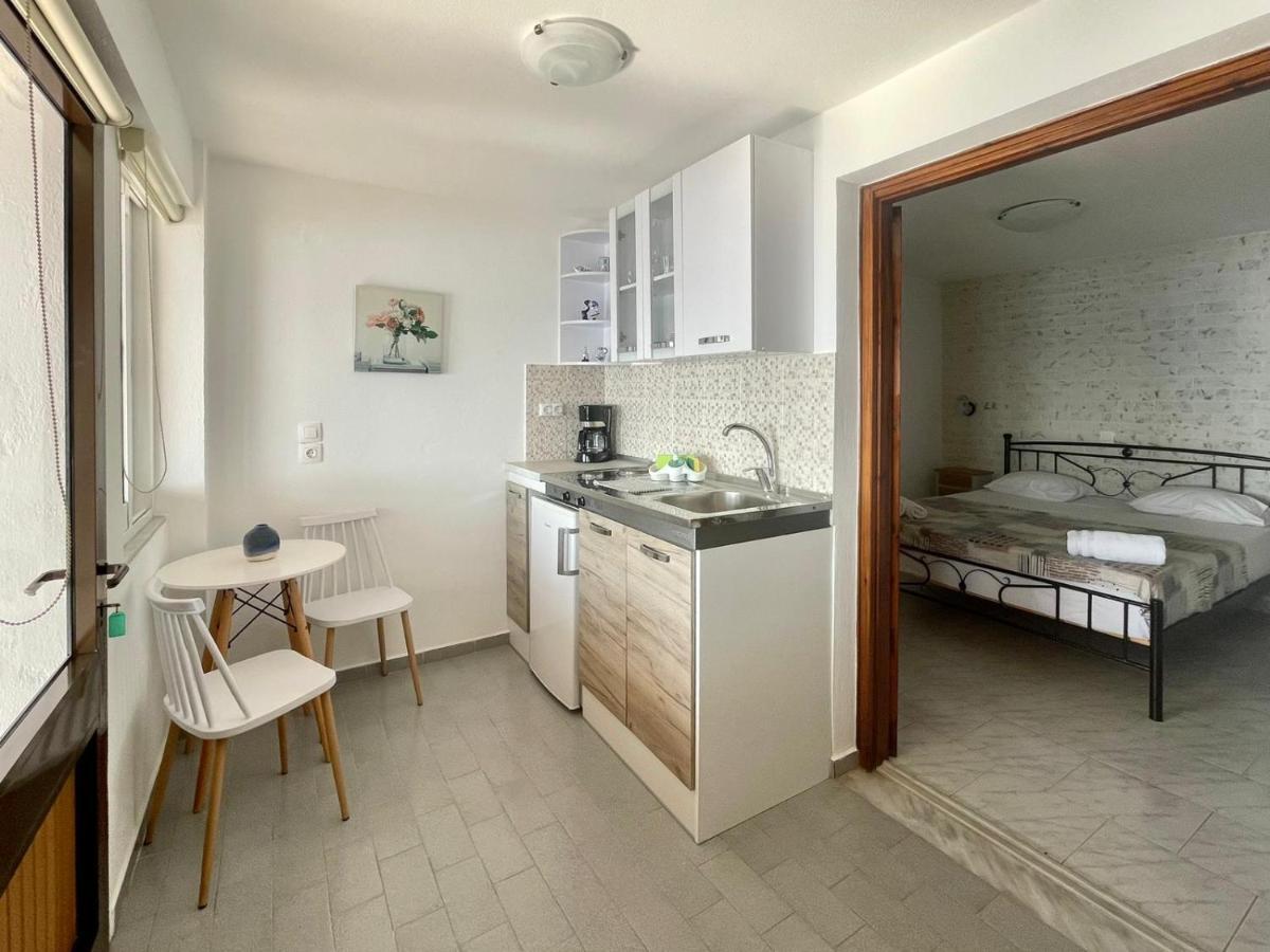 Apartment Studios Loukia
