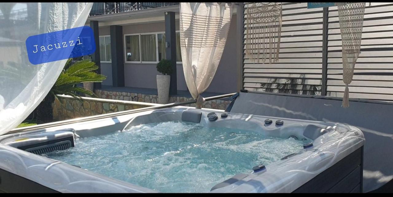 Hotel Evvoiki Akti 3*