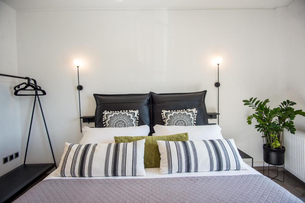 A & B Minimal With Sea View In Apartment