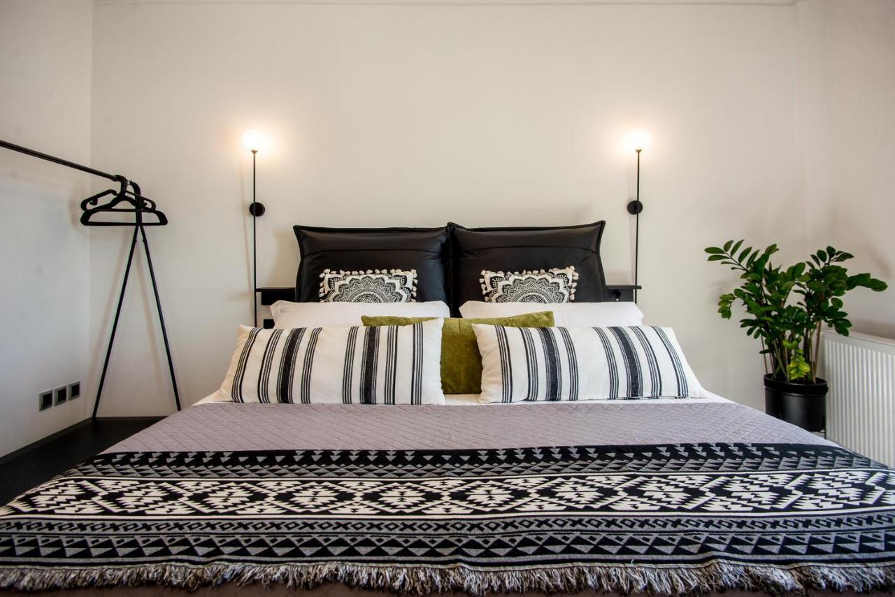 A & B Minimal With Sea View In Apartment