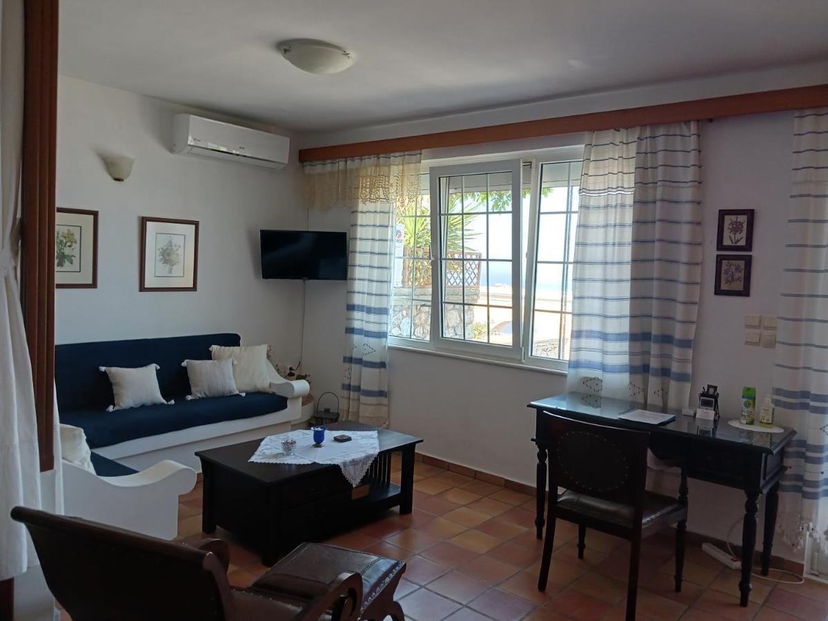 Evelinas Apartment *