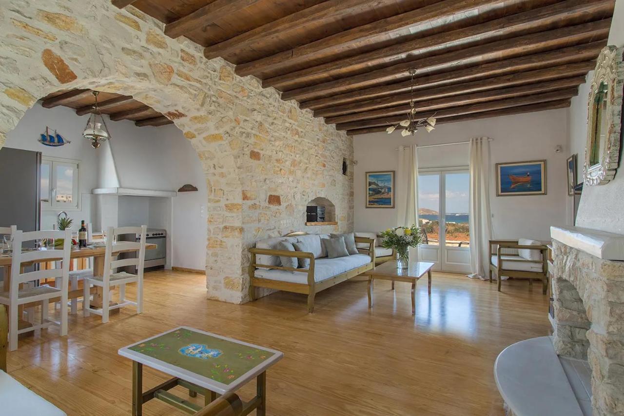 Villa Sail