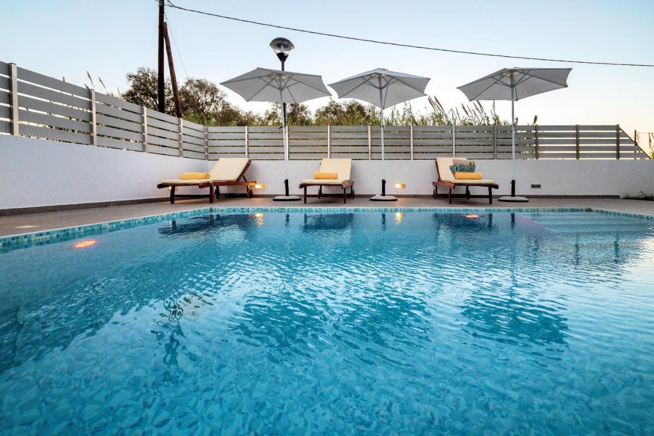 Seabreeze - With Jacuzzi & Heated Pool *