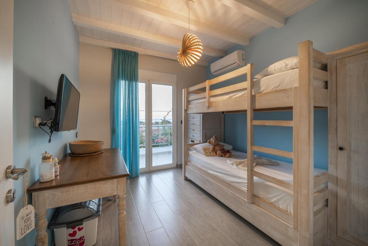 Seabreeze - With Jacuzzi & Heated Pool
