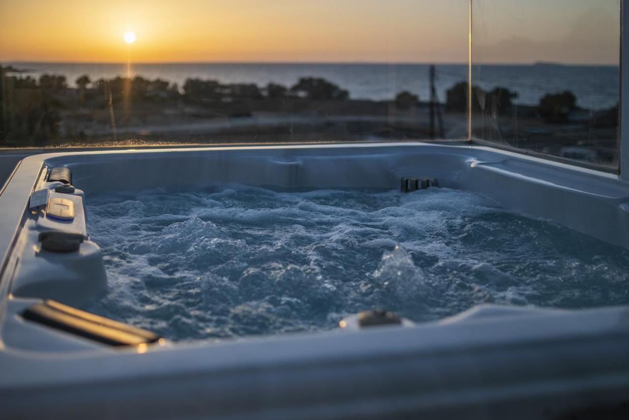 Seabreeze - With Jacuzzi & Heated Pool Villa *