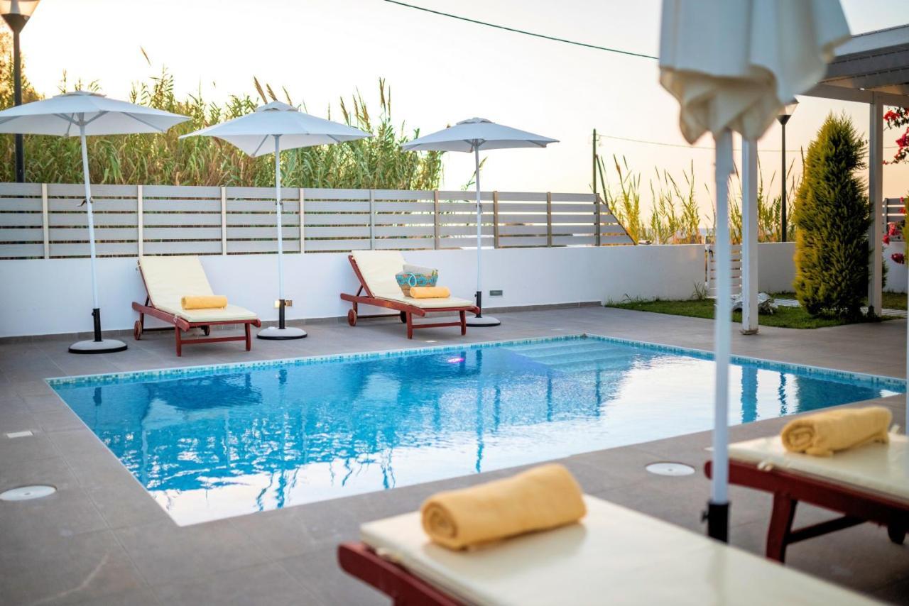 Villa Seabreeze - With Jacuzzi & Heated Pool *