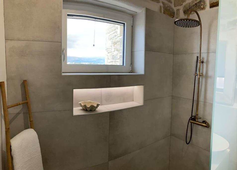 Apartment Levanta: Luxurious Stone With Infinity Pool And Sea Views *