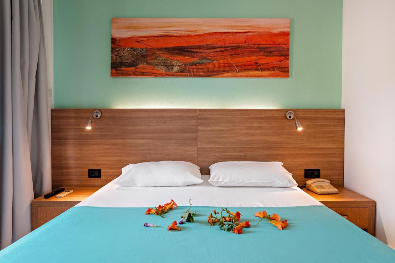 Pavlou 3* Poros Town