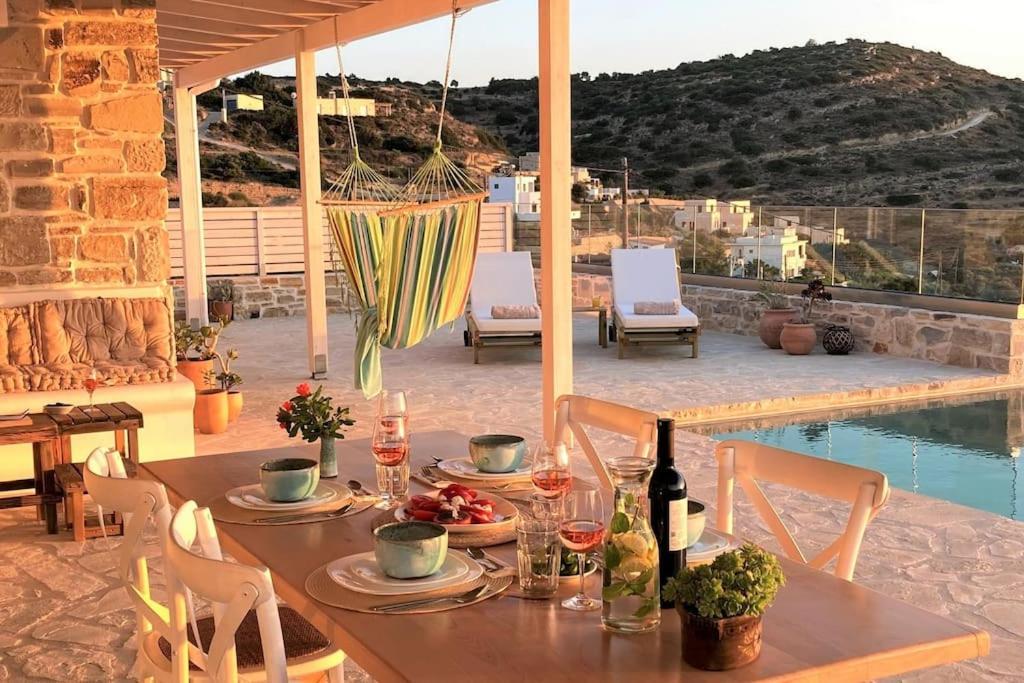 Levanta: Luxurious Stone With Infinity Pool And Sea Views