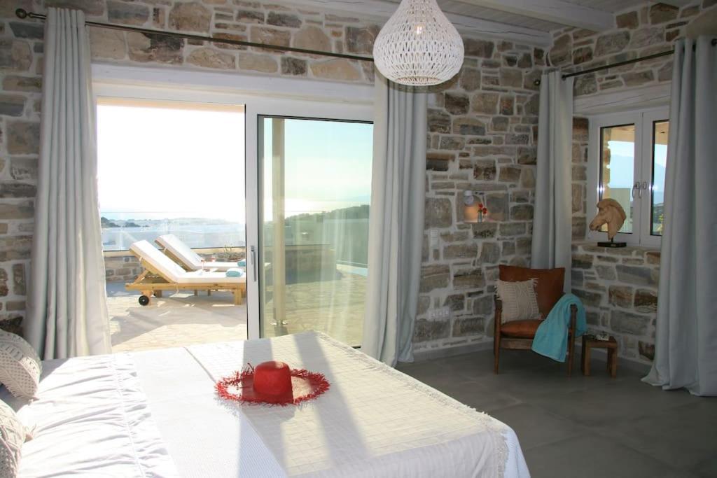 Levanta: Luxurious Stone With Infinity Pool And Sea Views
