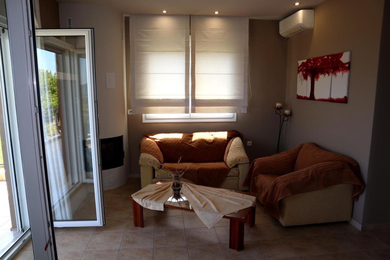 Elioj House *
