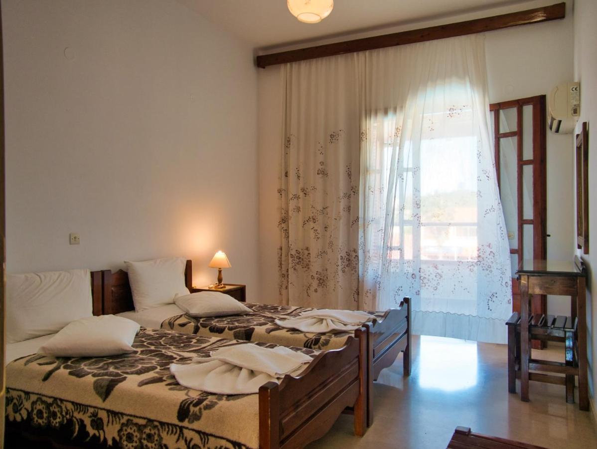 Tria Adelphia Aparthotel