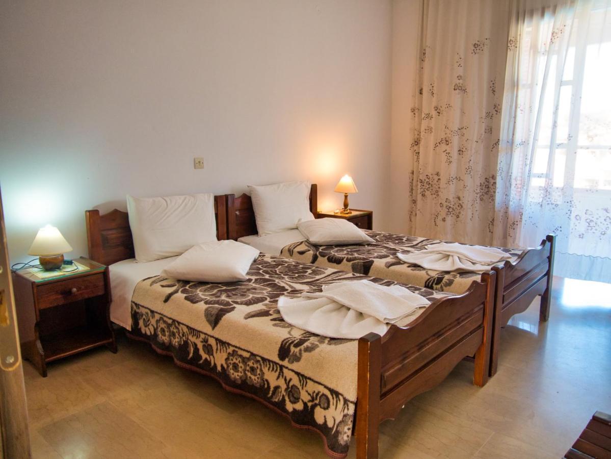 Tria Adelphia 2* Arillas (Corfu)