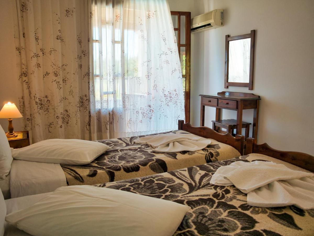 Tria Adelphia Aparthotel 2*