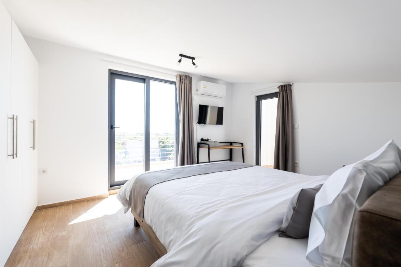 Pagani Blue - Luxury Maisonette B4 Apartment