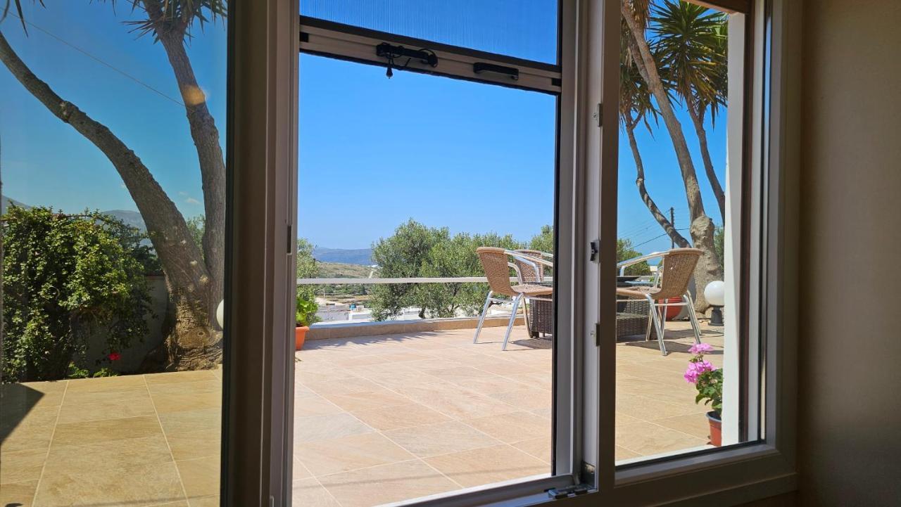 Holiday home Geo 1 & 2 Tripiti