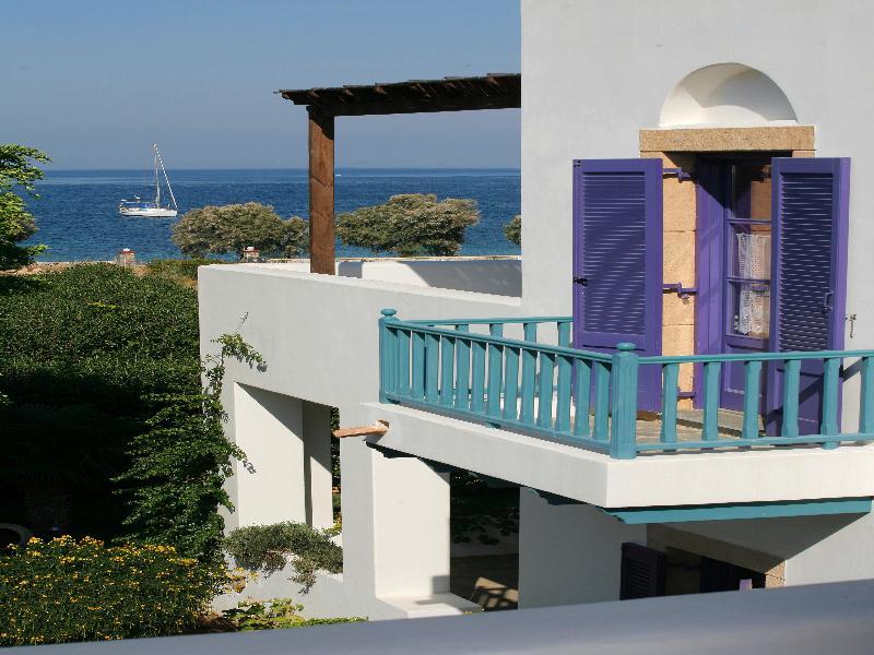 Nefeli Leros Aparthotel 3*