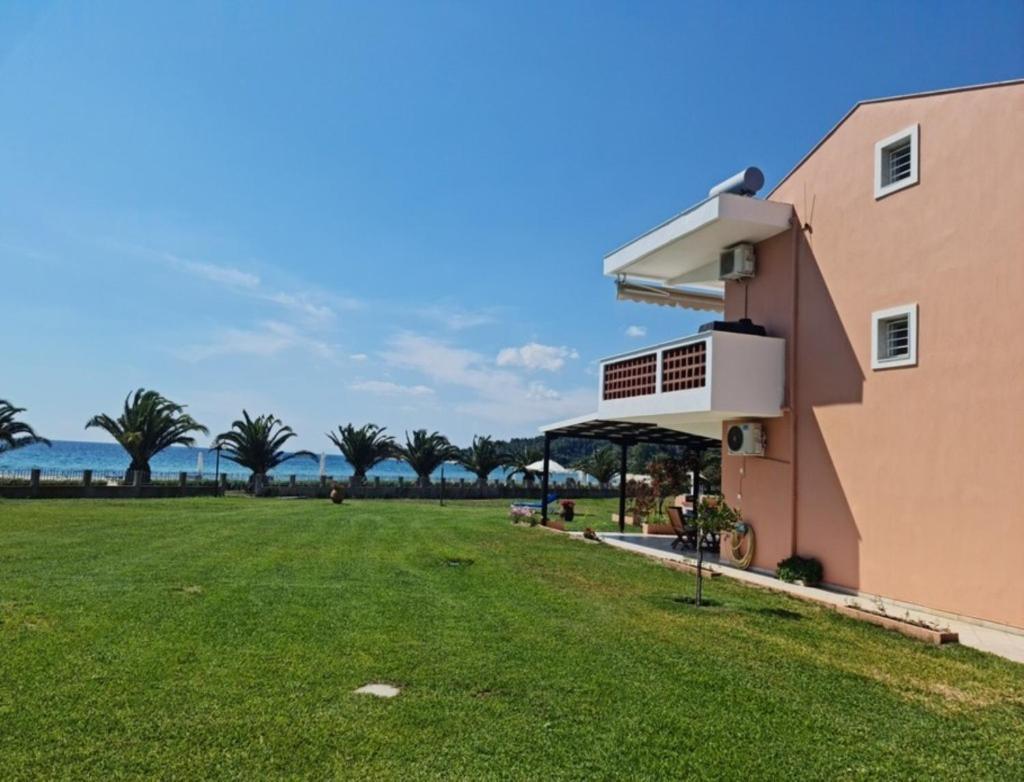 Holiday home Stunning Beachfront For Rent *