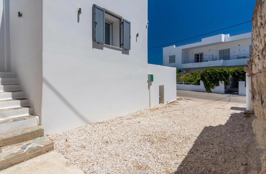 Island Dreams * Adamantas (Milos)