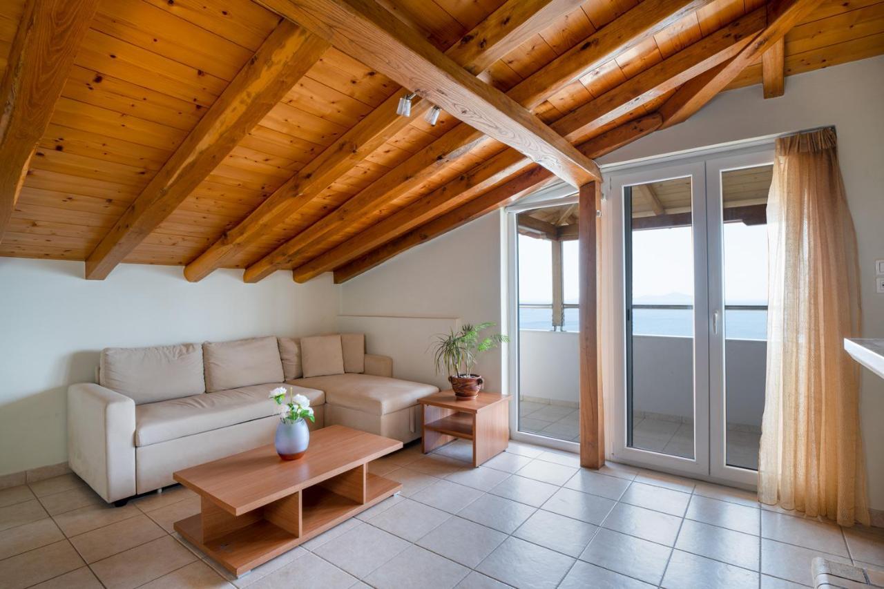 Apartment Pantheon Attic