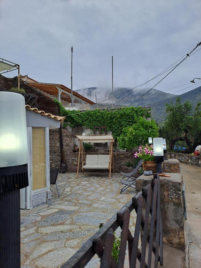 Plavoukos'house * Kotronas