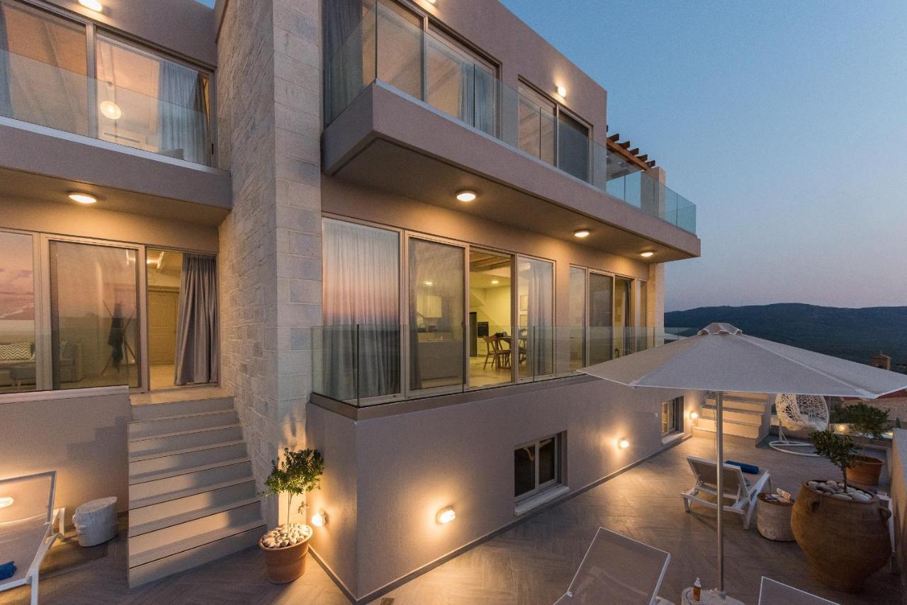 Luxury Villa *