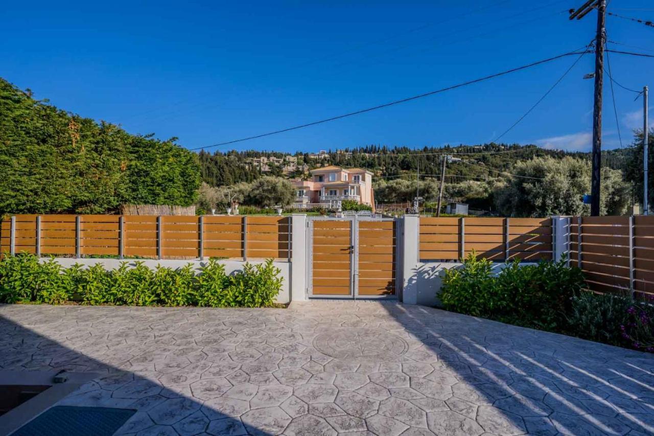 Elianthos Luxury Villa Tsoukaladhes