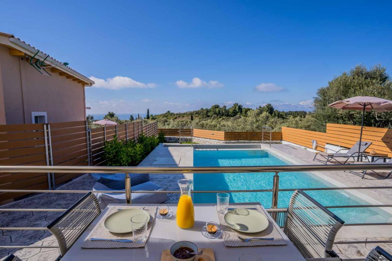 Elianthos Luxury Villa Tsoukaladhes