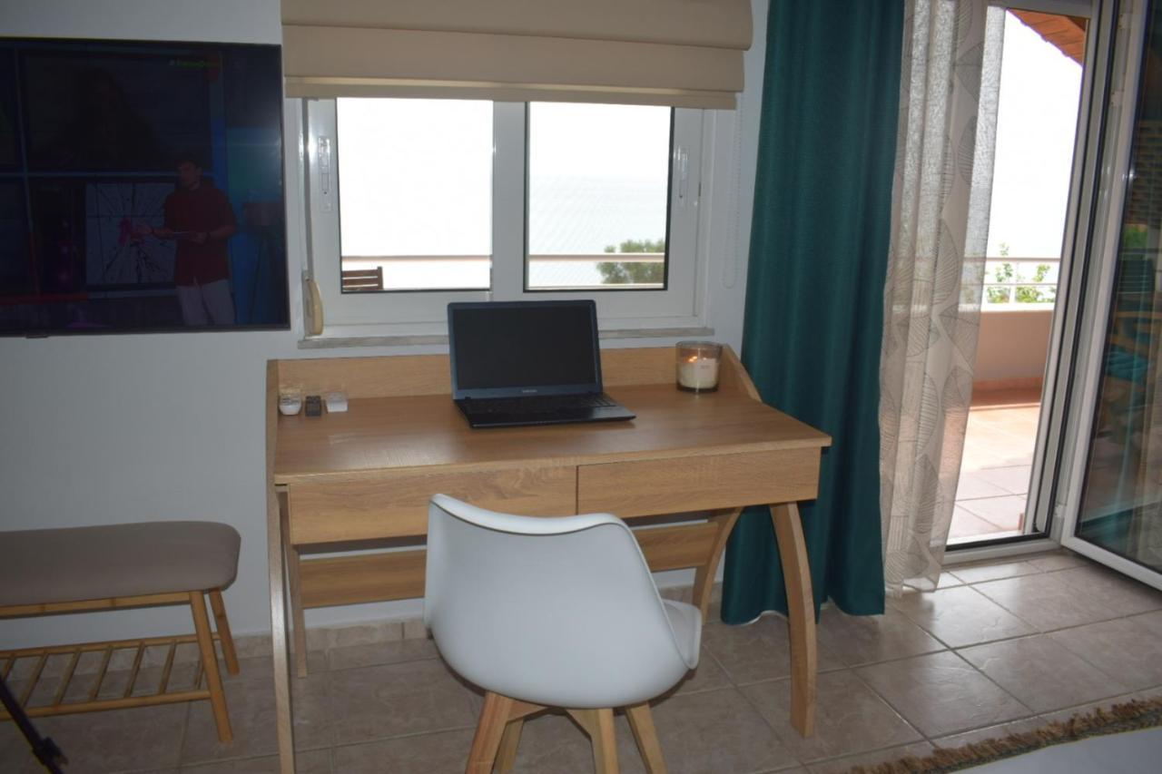 Apartment Alexandros Seaside Family & - Paradise, 7' From Petalidi
