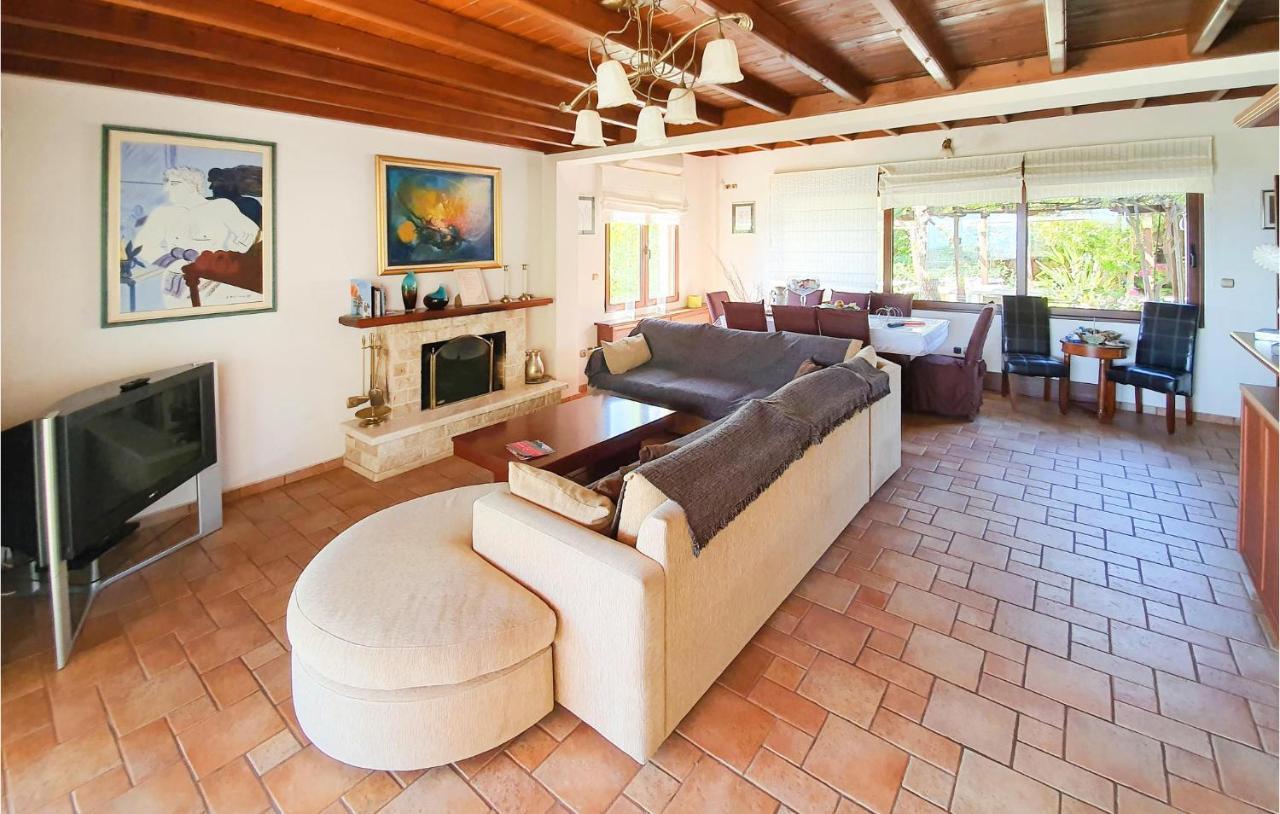 Lovely In With Wifi Holiday home