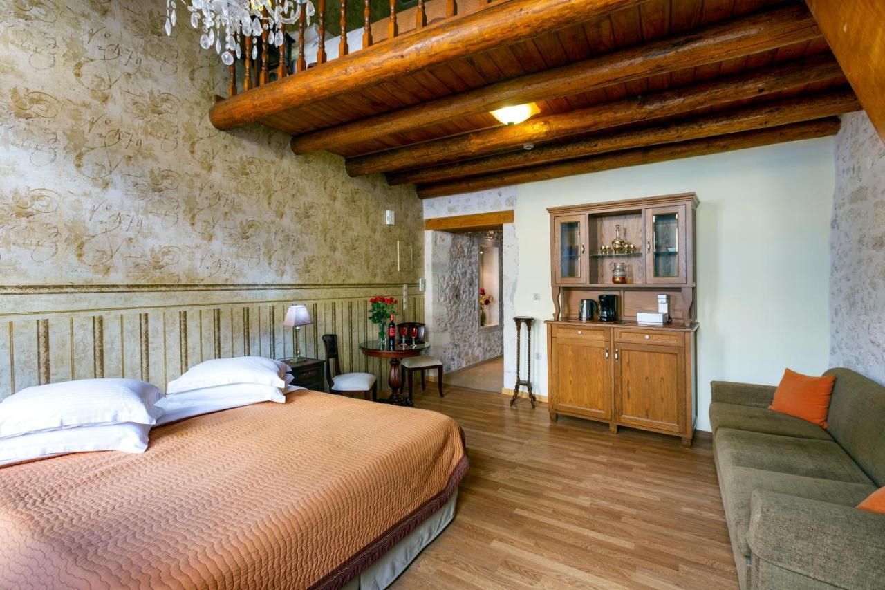 Casa Moazzo And Rethymno (Crete)