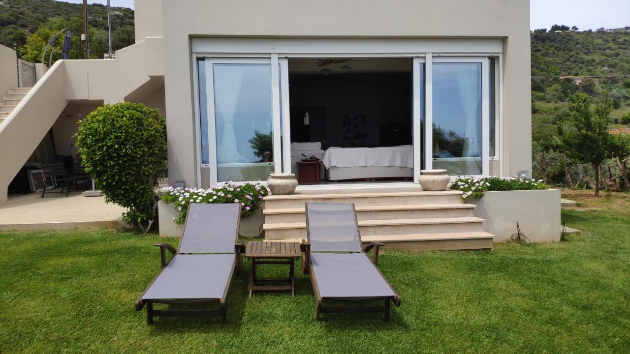 With Aegean Views Akhladheri