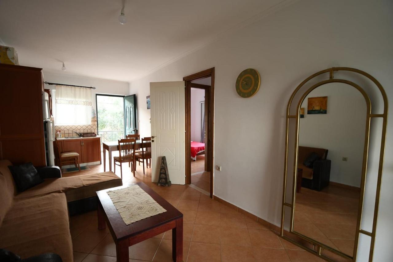 Guest house South Side Athanion