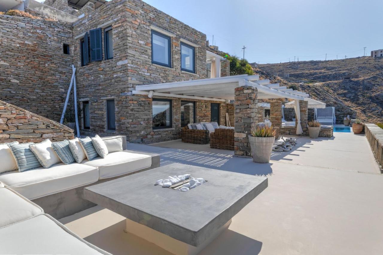 Waterfront With A Swimming Pool, Sea View And Direct Access To The Sea