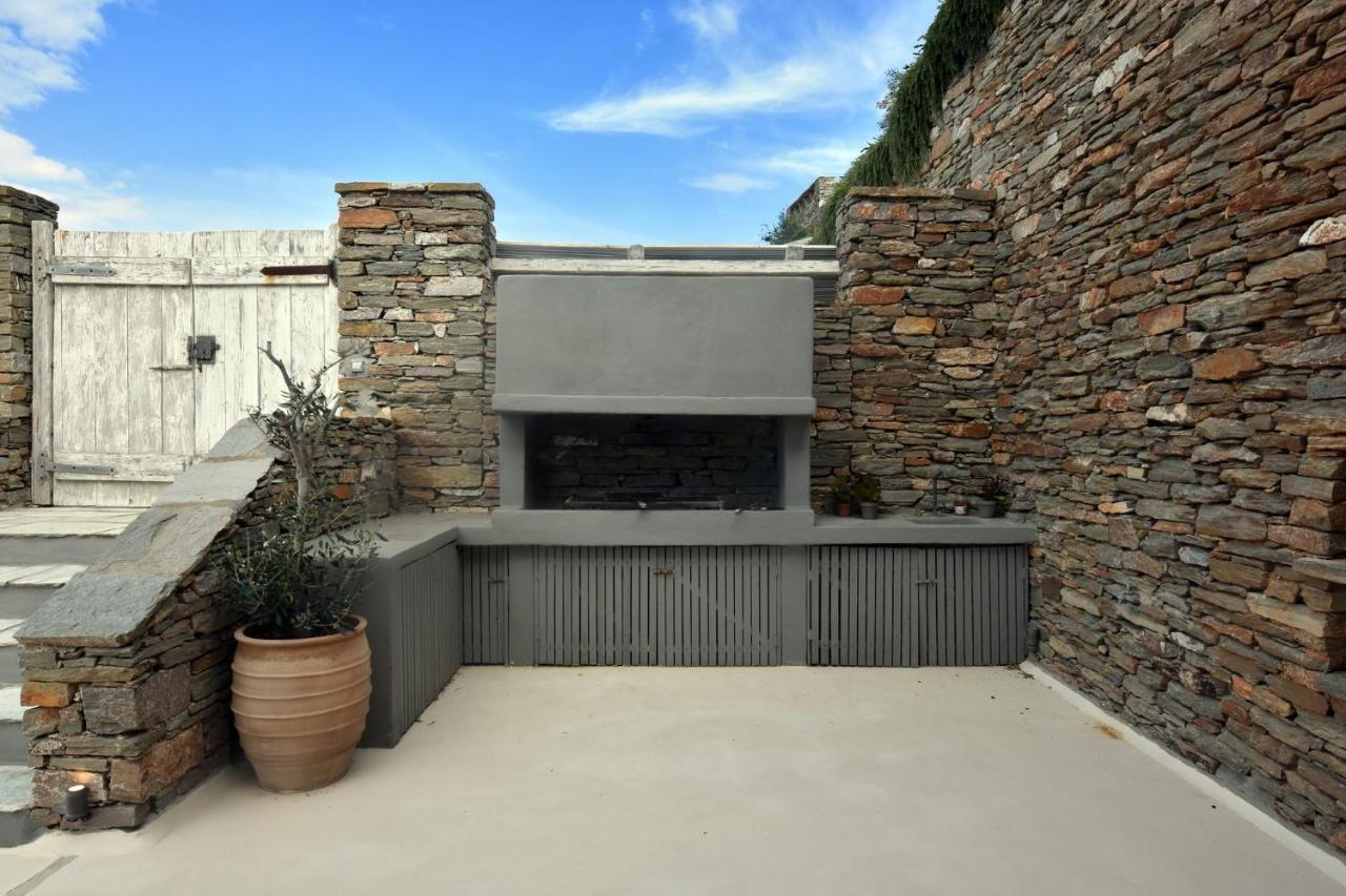 Waterfront With A Swimming Pool, Sea View And Direct Access To The Sea Melissaki