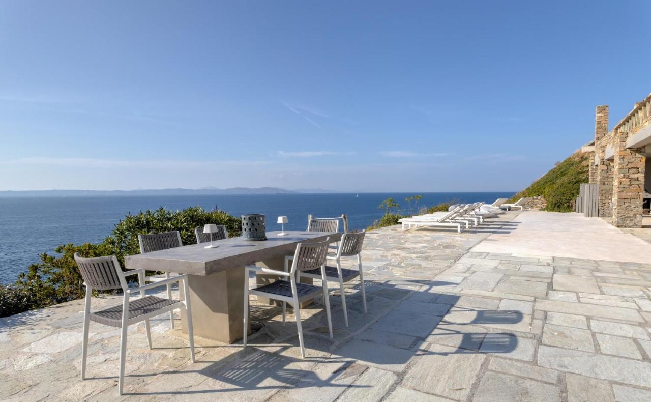 Waterfront With A Swimming Pool, Sea View And Direct Access To The Sea