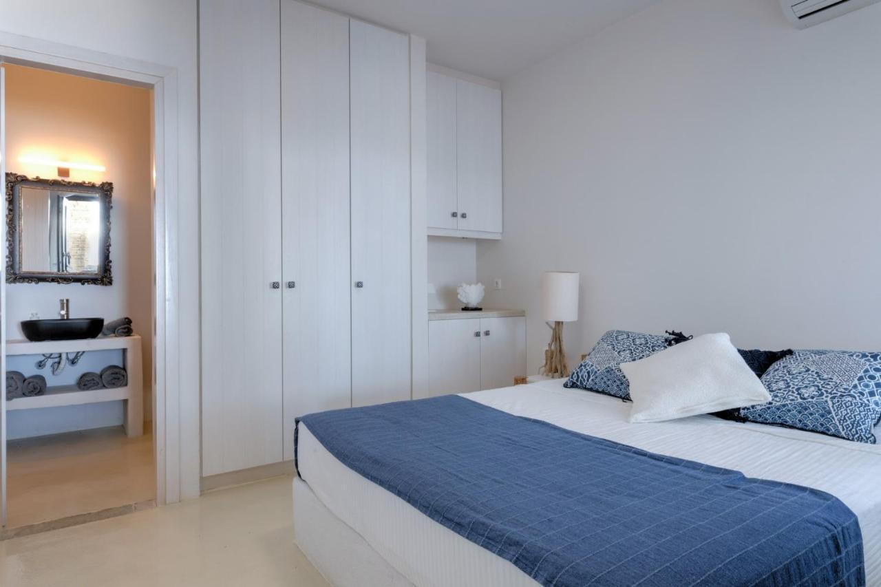 Waterfront With A Swimming Pool, Sea View And Direct Access To The Sea Villa *