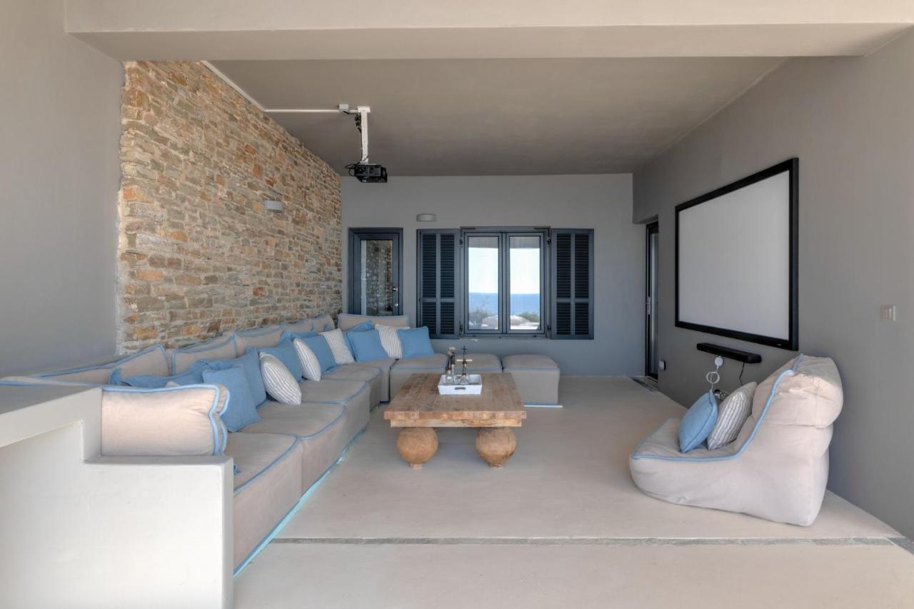 Villa Waterfront With A Swimming Pool, Sea View And Direct Access To The Sea Melissaki