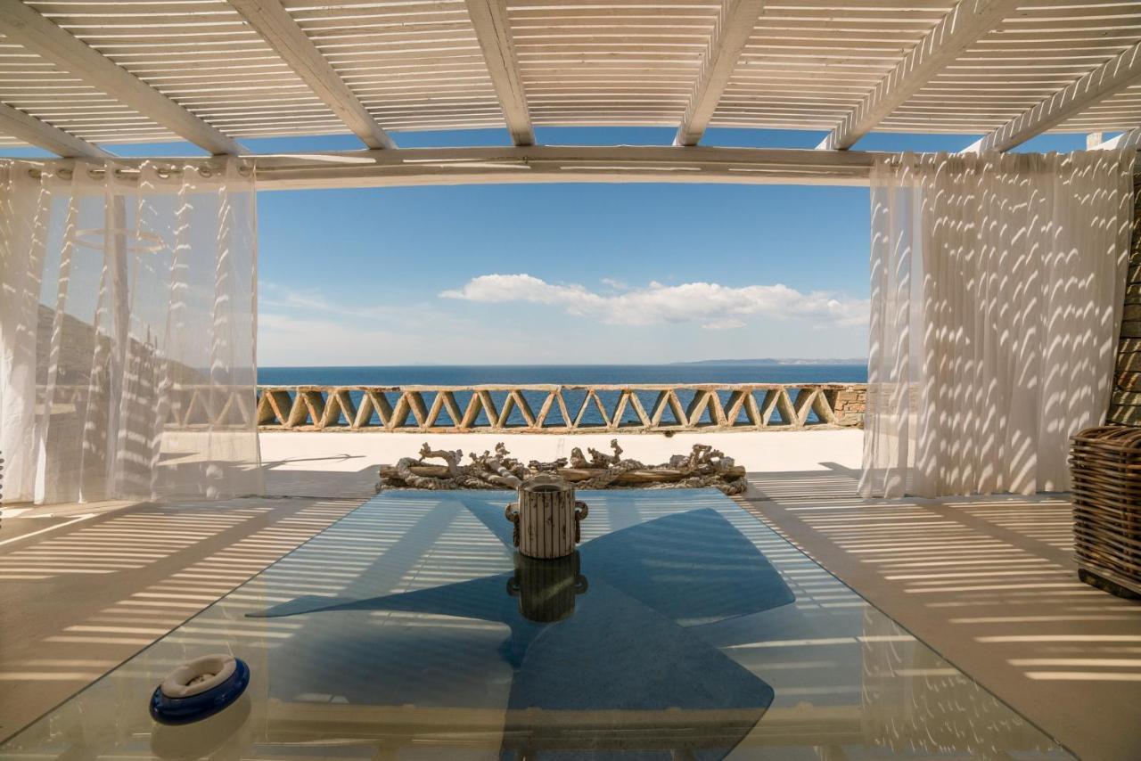 Waterfront With A Swimming Pool, Sea View And Direct Access To The Sea Villa