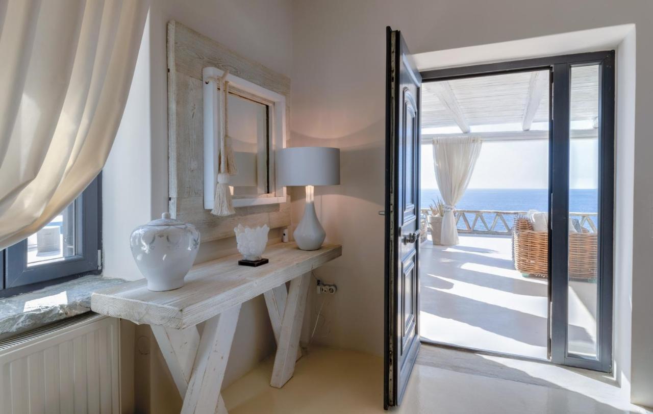 Waterfront With A Swimming Pool, Sea View And Direct Access To The Sea Villa *