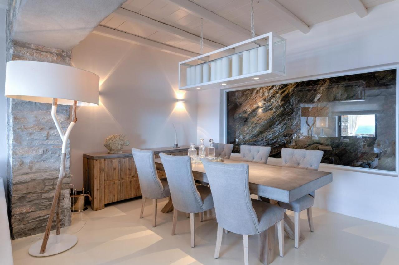 Villa Waterfront With A Swimming Pool, Sea View And Direct Access To The Sea *