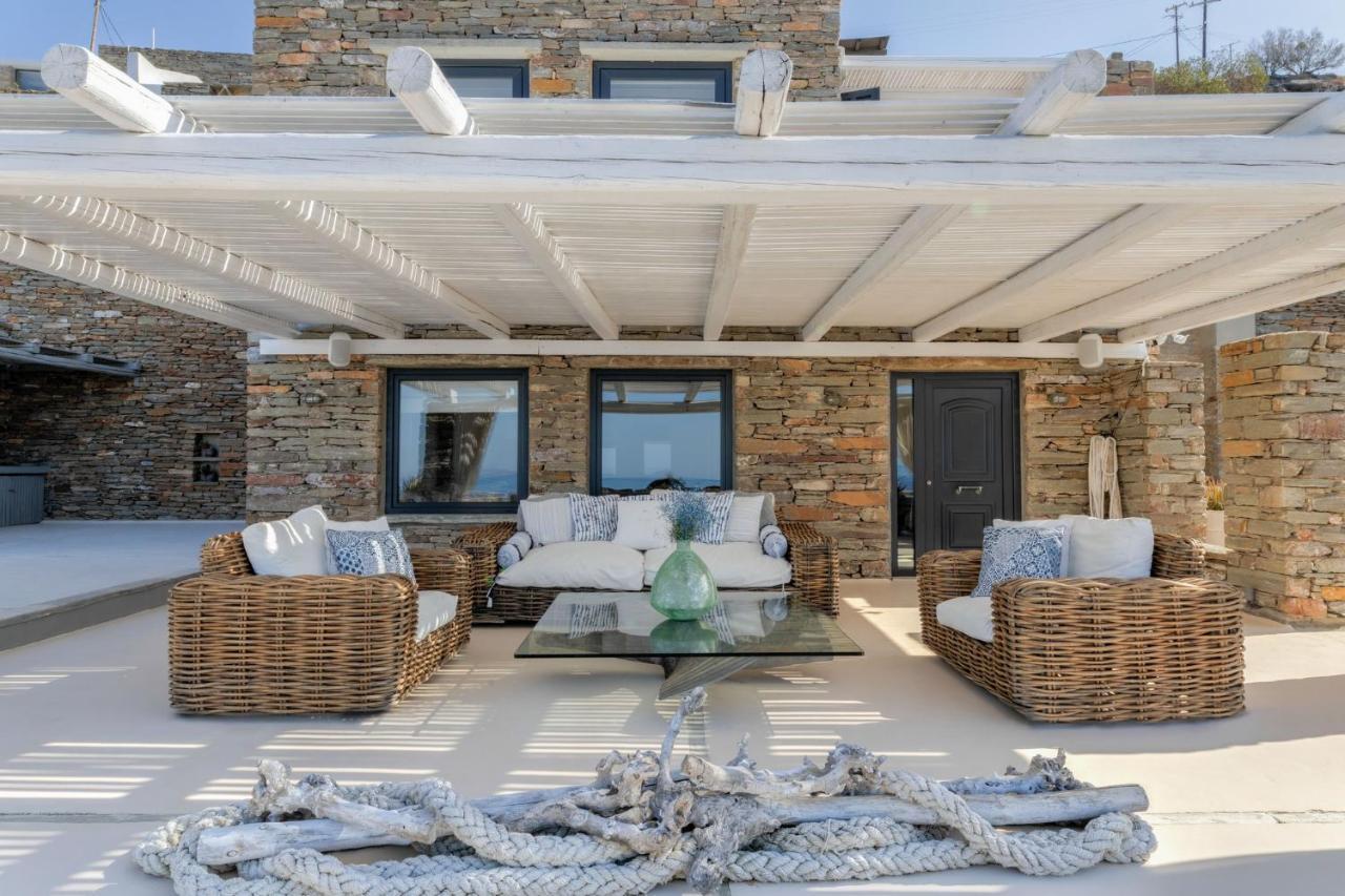 Waterfront With A Swimming Pool, Sea View And Direct Access To The Sea