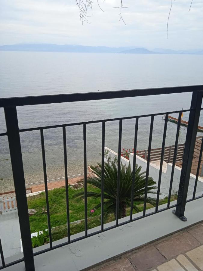 Holiday home Paul Seafront House Mesongi