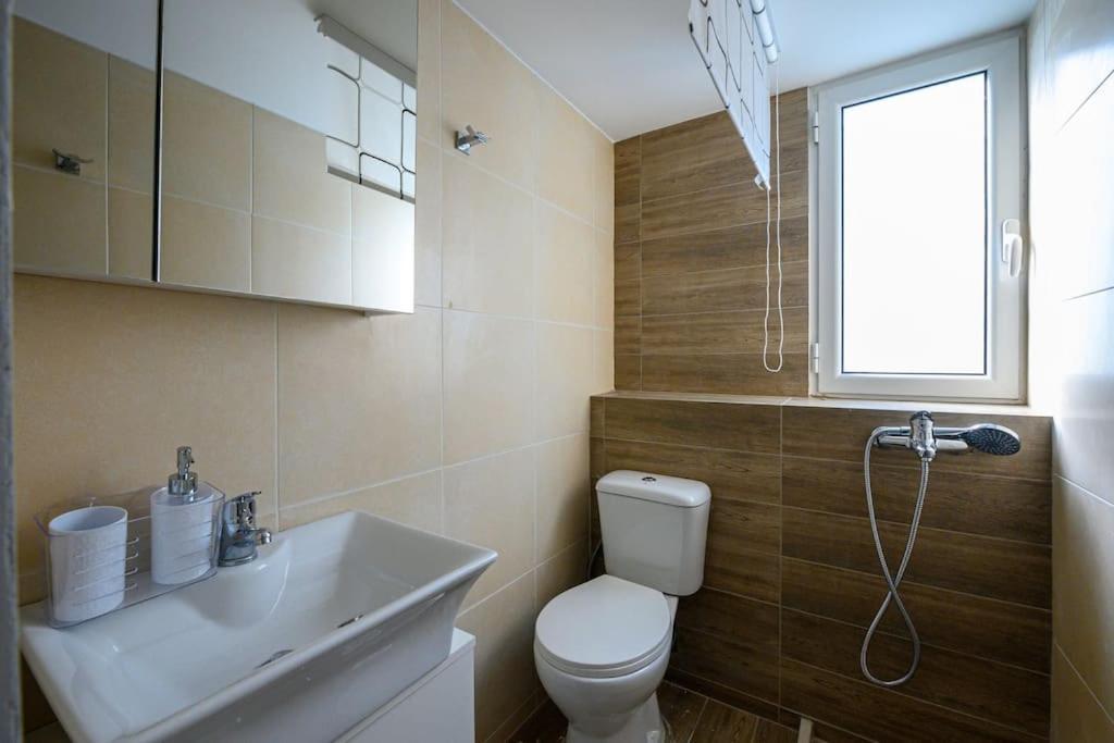Stylish Urban Haven Apartment Kalamata