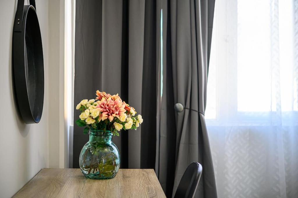 Stylish Urban Haven Apartment Kalamata