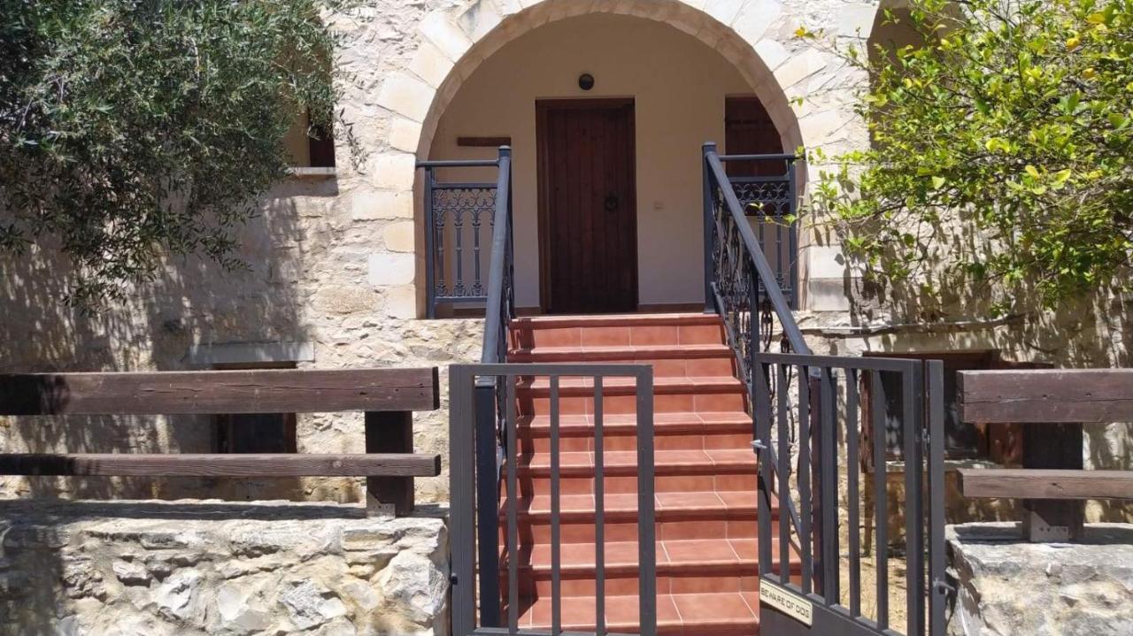Douliana Villas *