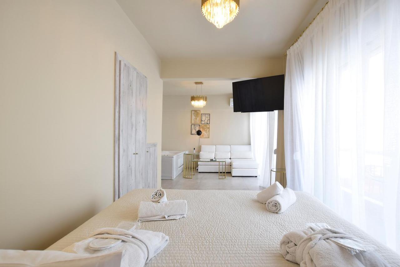 Hotel John's 3*