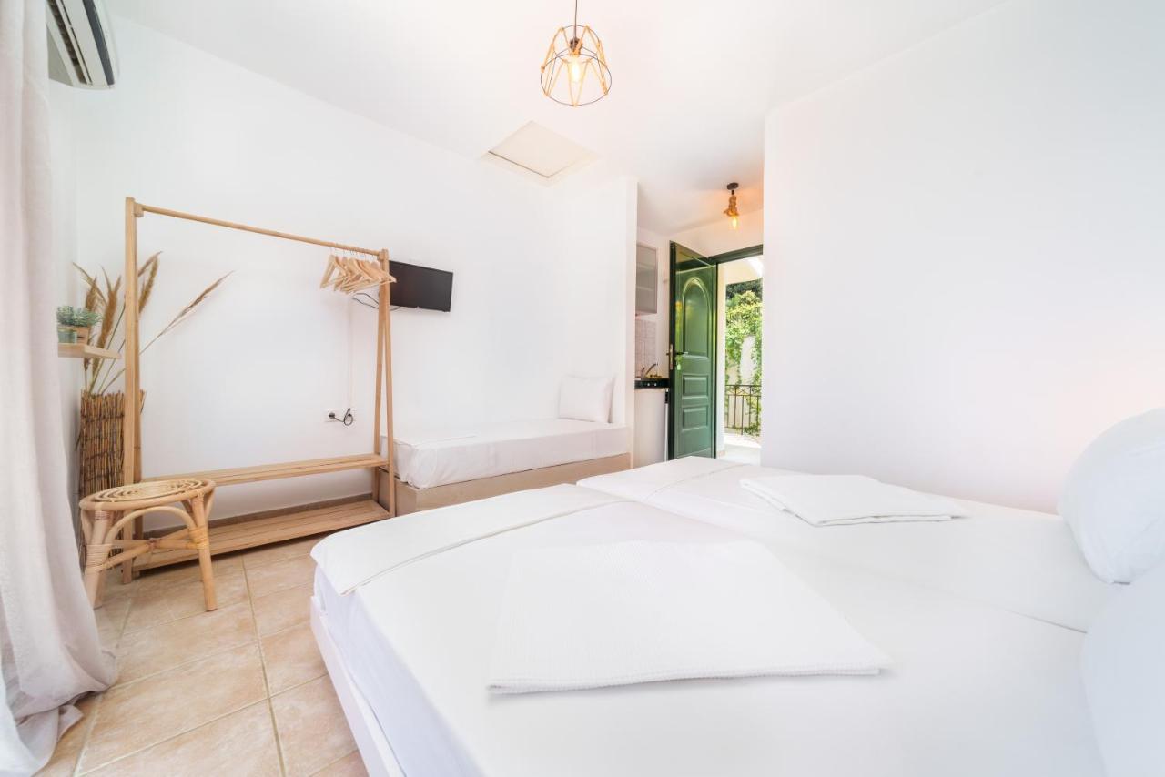 Giannatos Studios- Isabella Apartment