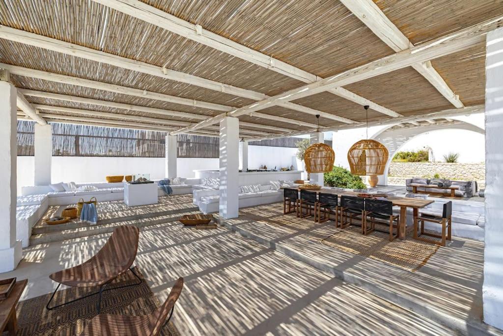 Beachfront Crystalia Villa *