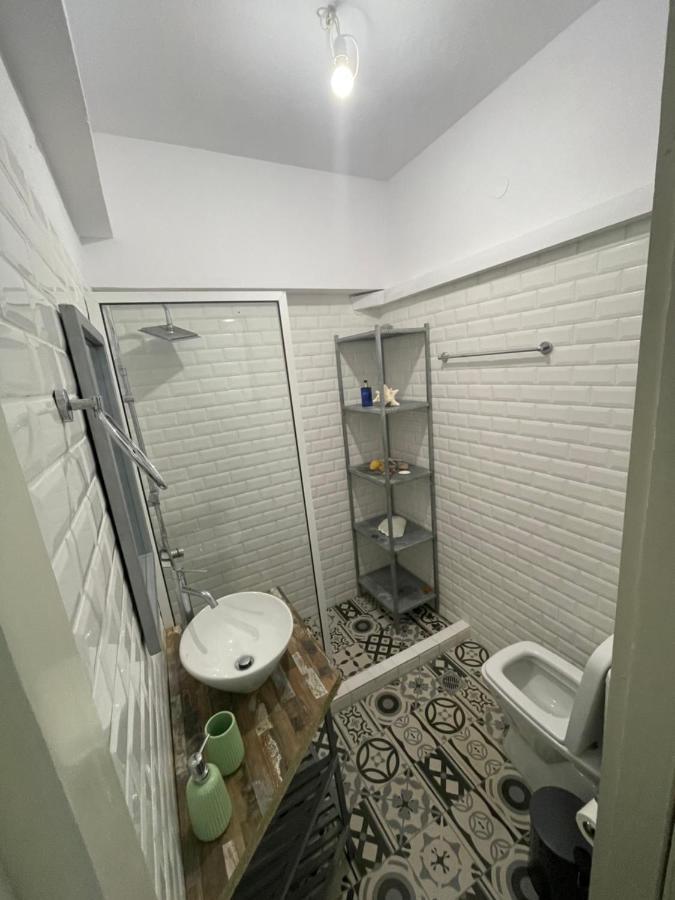 Akti Posidonos 3 *